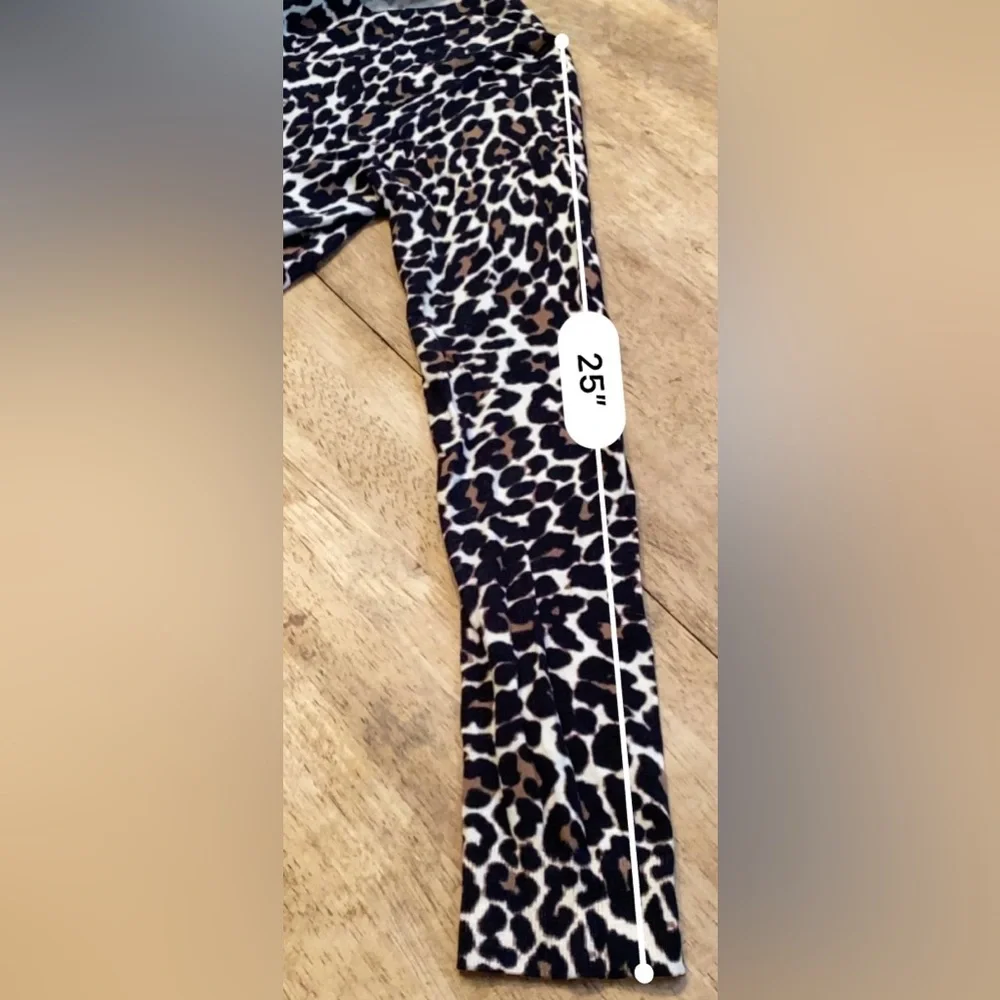 J Crew‎ Women’s Size Medium 100% Cotton Leopard Teddie Sweater